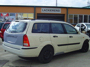 Vorbereitung zum Lackieren des Ford Focus weiss